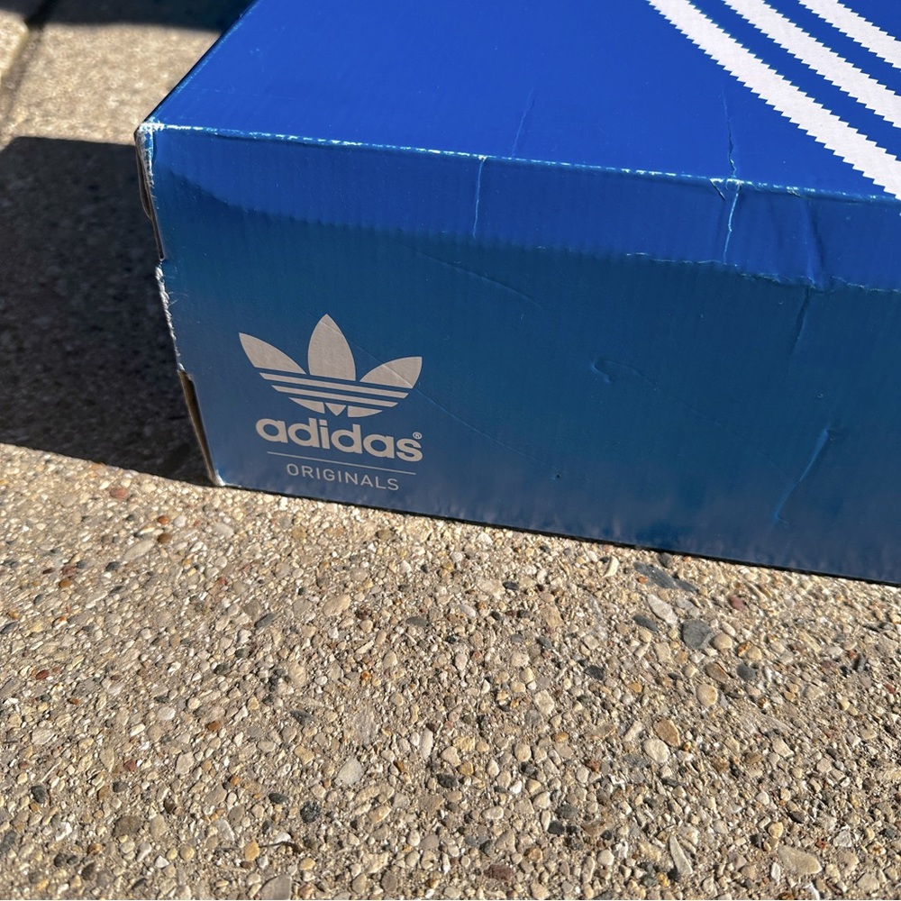SOLD!!! Adidas Superstar Sneakers - White - Size 11 - Picture 11 of 14